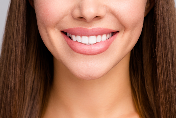 592142313-hollywood-smile